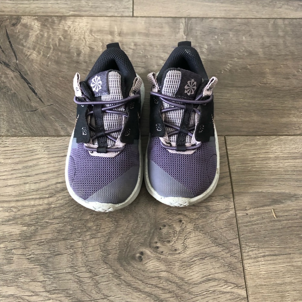 Nike shoes! Size 7C.